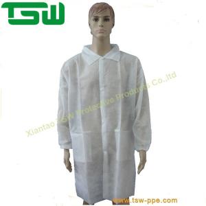 China Lightweight Nonwoven Disposable Lab Coat 50gsm With Two Pockets factory