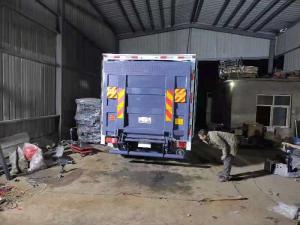 China SSI - 750 Tilt Tail Lift And Liftgate For Cargo Handling factory