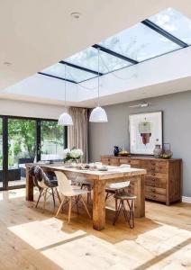 China Laminated Curb Mount Glass Aluminum Skylight Windows factory