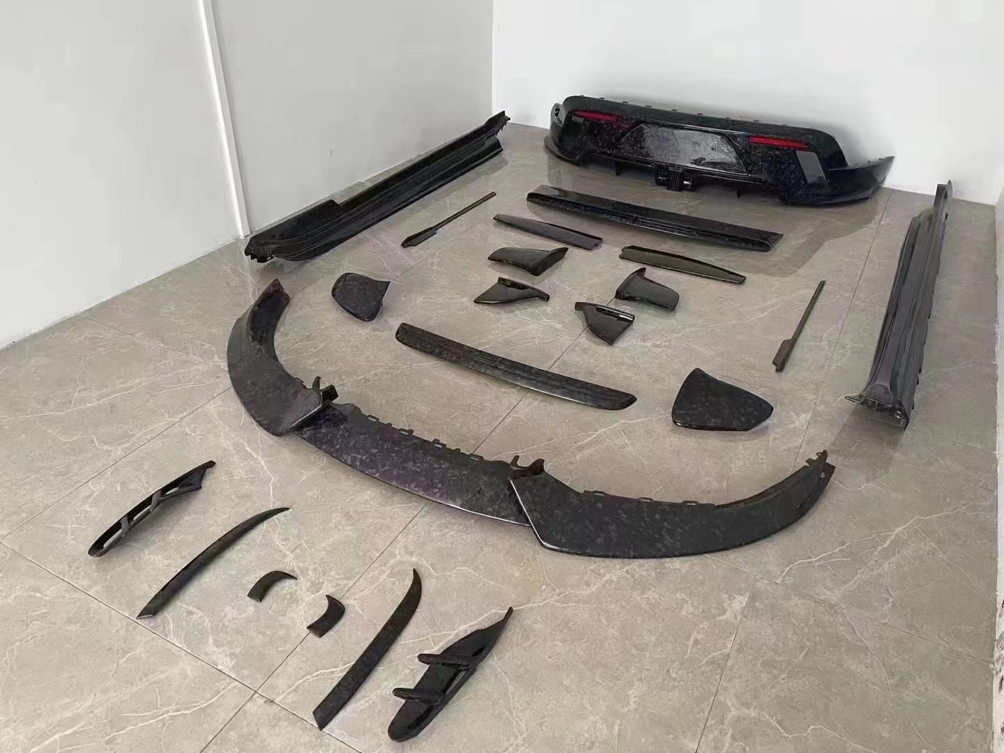 Auto Parts for Porsche Taycan Carbon Fiber Body Kit Taycan Upgrades MSY Style Front Shovel Diffuser Spoiler Body Kit