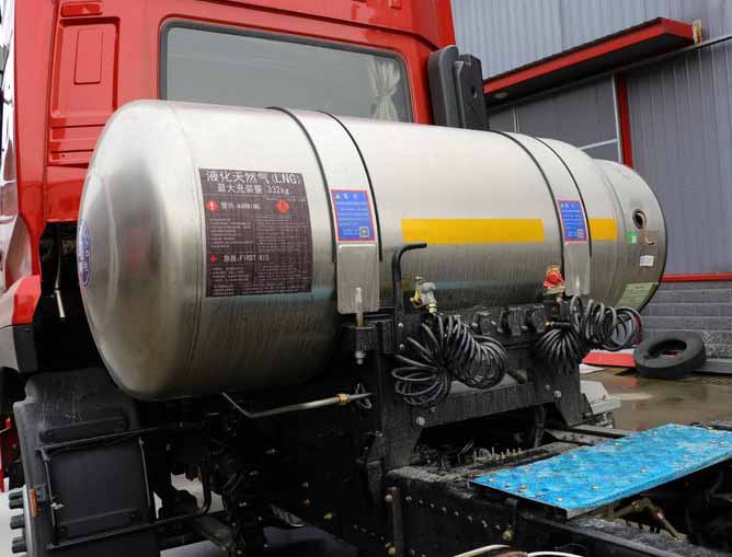 Model Tractor Trailer Head Truck Dongfeng 6x4 LNG CNG Tractor Truck with Touch Screen