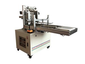 China 3.2 KW 50 Boxes Per Min Hot Melt Glue Sealing Machine For Food Box Package factory