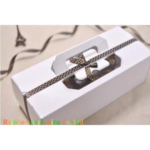 China Clear Window Chocolate Packaging Box Handle Recyclable Matt / Gloss Lamination on sale