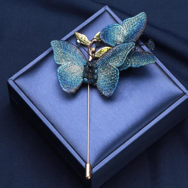 China Lightweight Versatile Dual Butterfly Brooch Handcrafted Nature Art Gold Embellished Custom Wing Patterns factory
