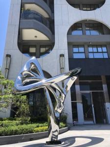 China Butterfly Wing Outdoor Metal Sculpture , Customized Metal Art Garden Sculptures factory