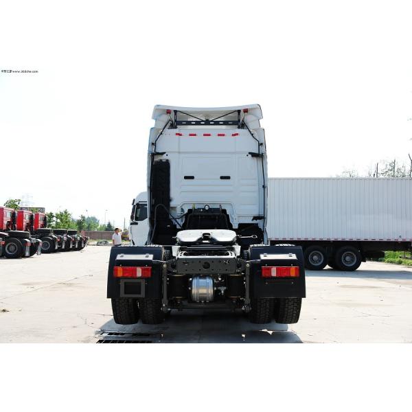 Low Oil Consumption 6*4 Tractor Truck Head Large Volume Fuel Tank 400L