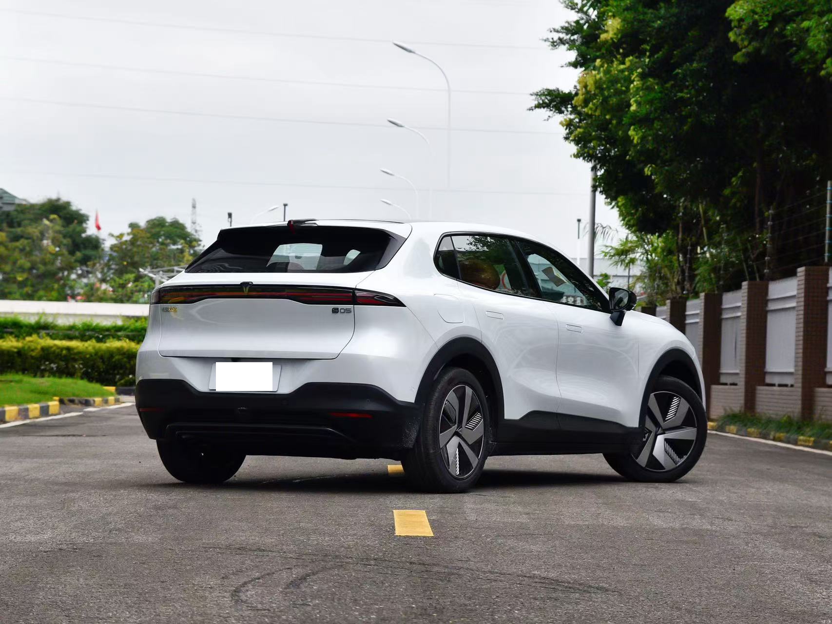 Deepal S05 Energy Vehicle Extended Range 200km Ultra High Speed SUV White.Black.Gray.Blue Body Structure 5-door 5-seater