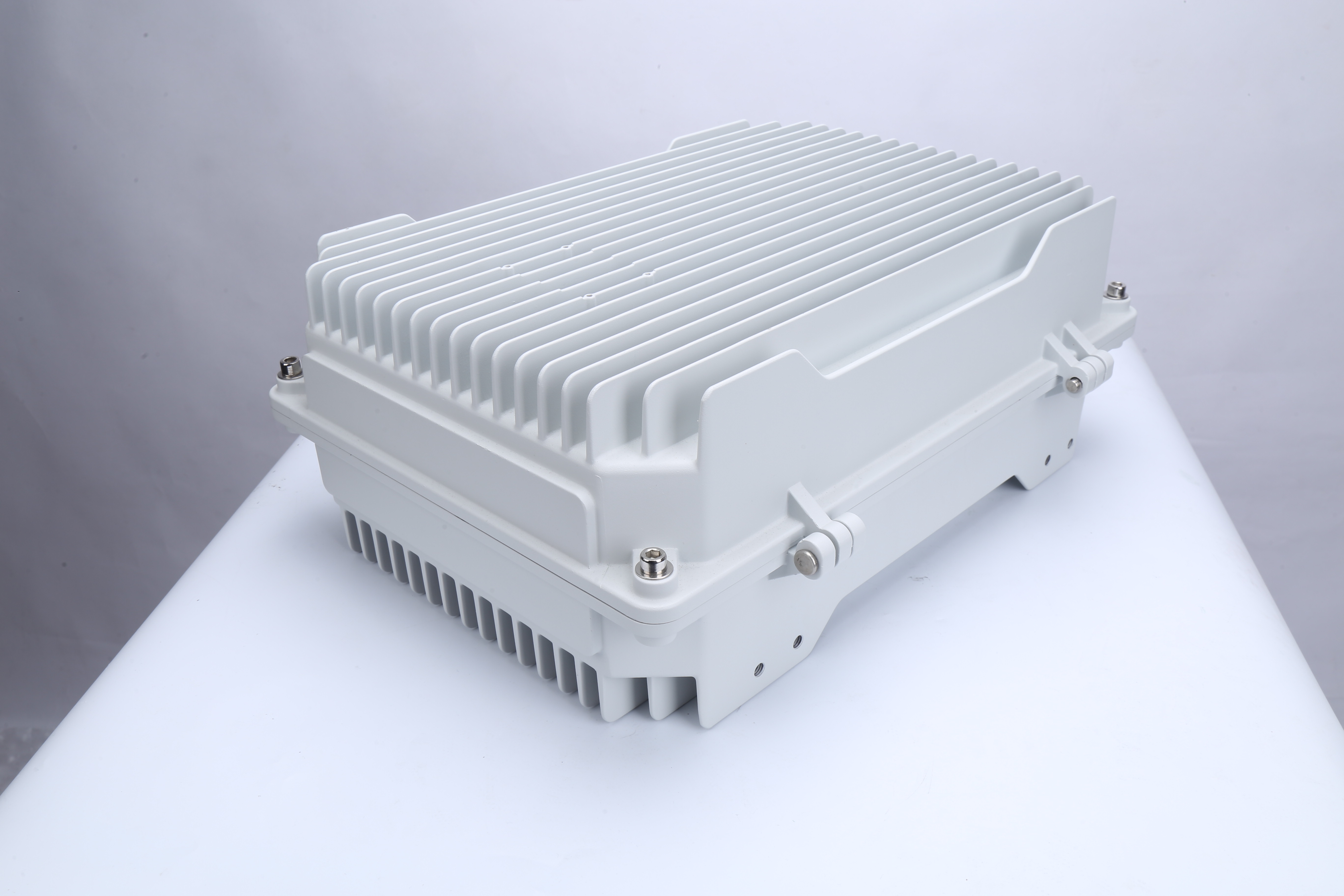CDMA 850 Mhz Signal Booster Fiber Optic 90db Cell Phone Repeater 5W Signal Boosting