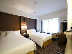China The Solomon Islands hotel furniture supplier from China for guestroom furniture bed with desk table and chaise sofa factory