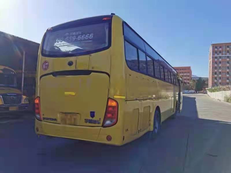 Used Yutong Bus Zk6110 60 Seats Yuchai Rear Engine 2+3 Layout LHD Tour Coach