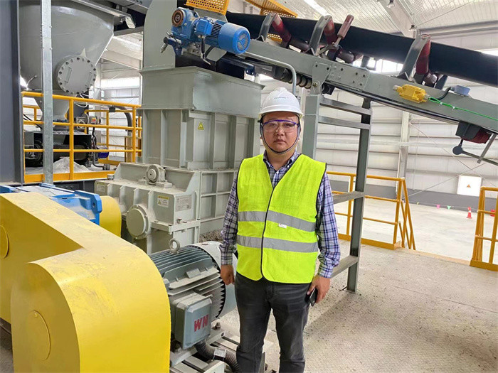 China Double Toothed Rolling Crusher Clay Brick Making Machine Roller Crusher factory