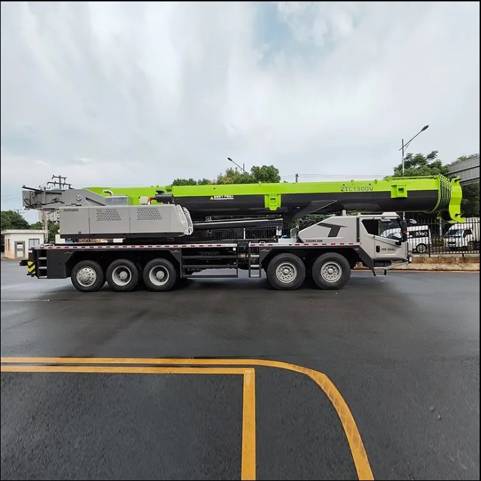 Medium Truck Crane ZTC1300VS863 130TON Non-All-Terrain Truck Crane