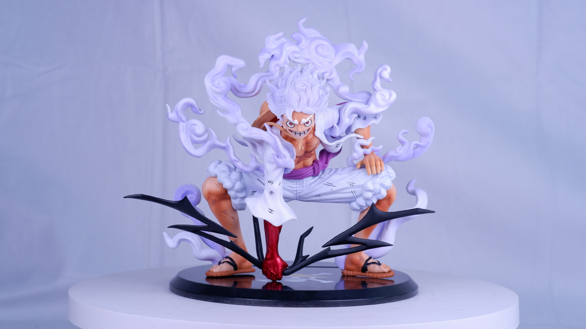Anime Helios 001 5th Gear Nika Luffy Red and White Pants Squat Figure Model PVC Boxed