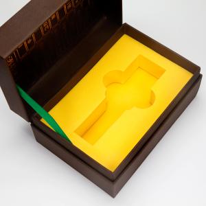 China Luxury Customized Wine Bottle Gift Box Packaging EVA Tray Cardboard Gift Boxes factory
