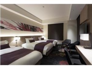 China Palmerston North resort hotel inteior design furniture Laminate headboard with nightstand and fabric upholstered sofa factory