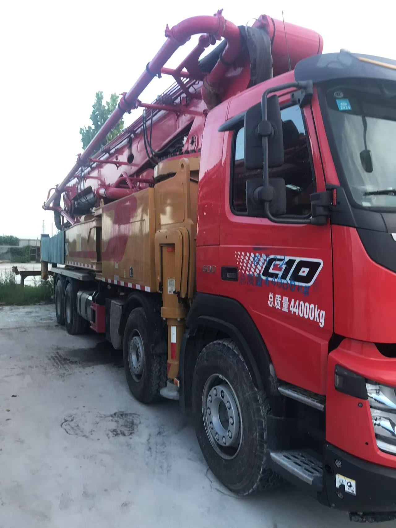 A 63-meter concrete pump truck of Zoomlion Heavy Industry installed with Mercedes-Benz chassis for sale in 2019