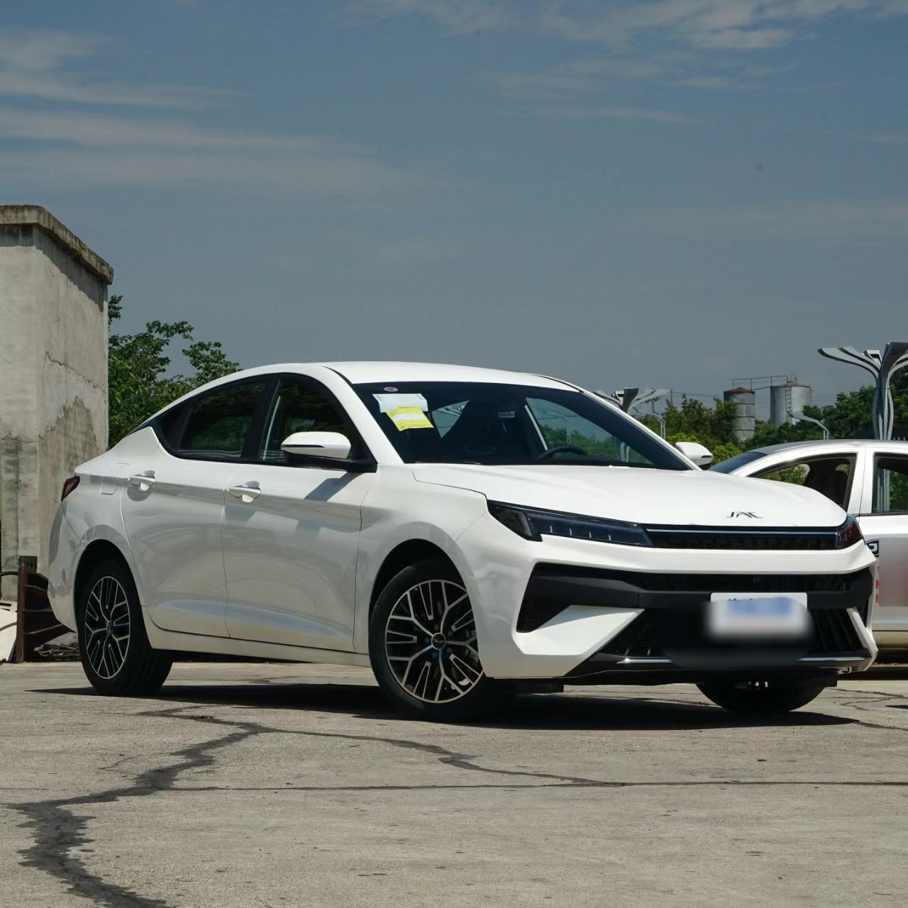 2023 JAC A5 Plus 1.5T Automatic Petrol Car with Torsion Beam Non-Independent Suspension