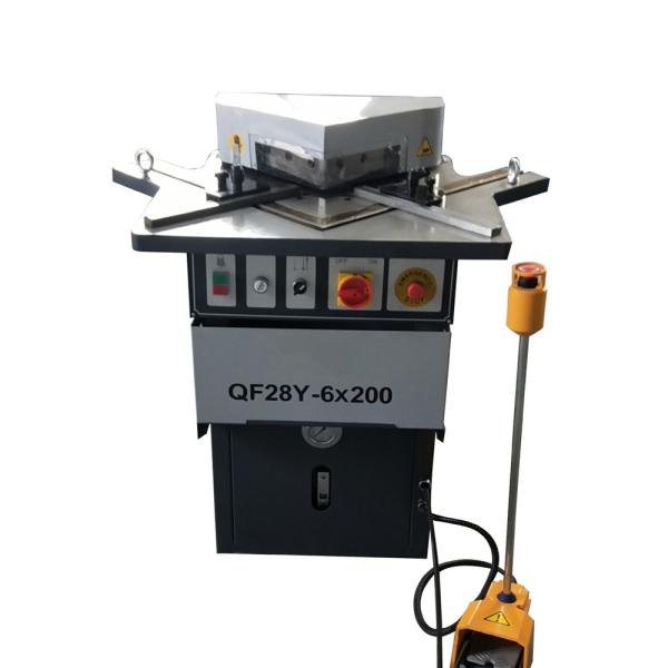 Corner 90 Degree Sheet Metal Notcher Machine Hydraulic Cutting Angle Notching