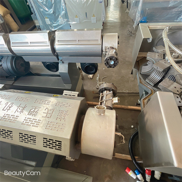 Big Diameter Plastic Extrusion Machinery 800kg/h Multi Layers HDPE Extruder Machine