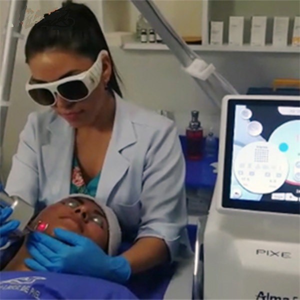 635nm Co2 Laser Machine For Skin Large Pores Treatment 110V-250V