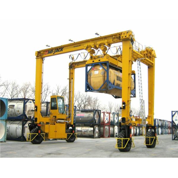 China Large Cylinders Handled By A Travelift With Power Rotating Spreader Bar factory