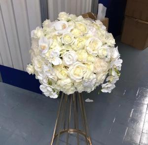 China Artificial Flower Arrangements For Wedding Tables Decoration factory