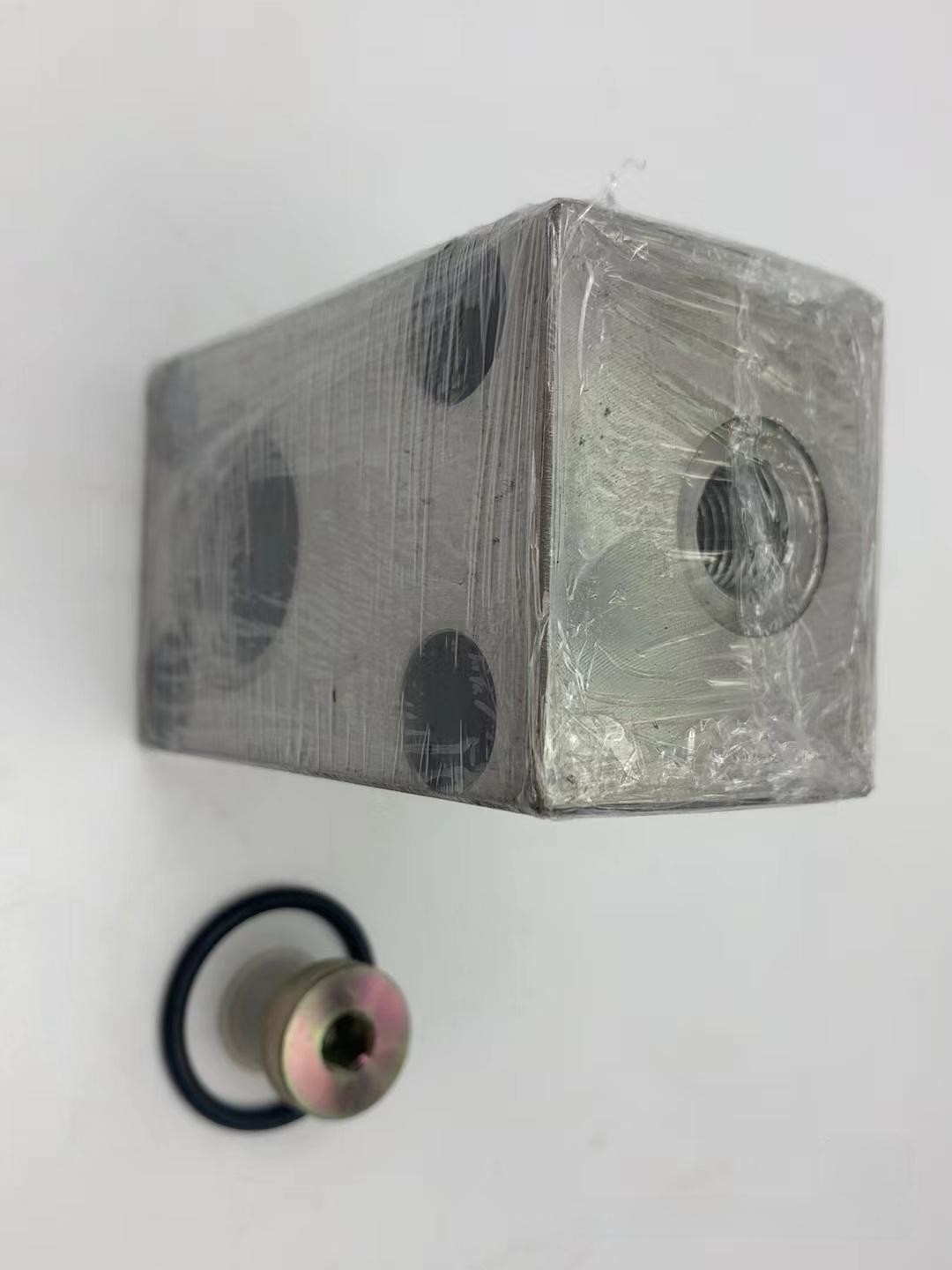 403352 Swing Cylinder Connecting Valve Block New Silver Concrete Pump Spare Parts For Putzmeister Pumps