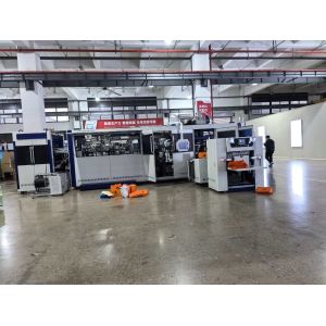 Fully automatically crease-free sheet feeding paper bag making machine