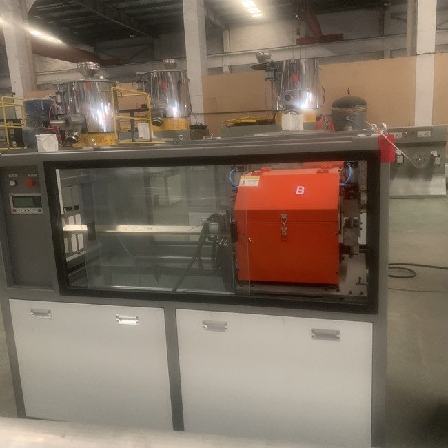 180kg/H Hdpe Pipe Extruder Production Line Extrusion Machine Vacuum Forming