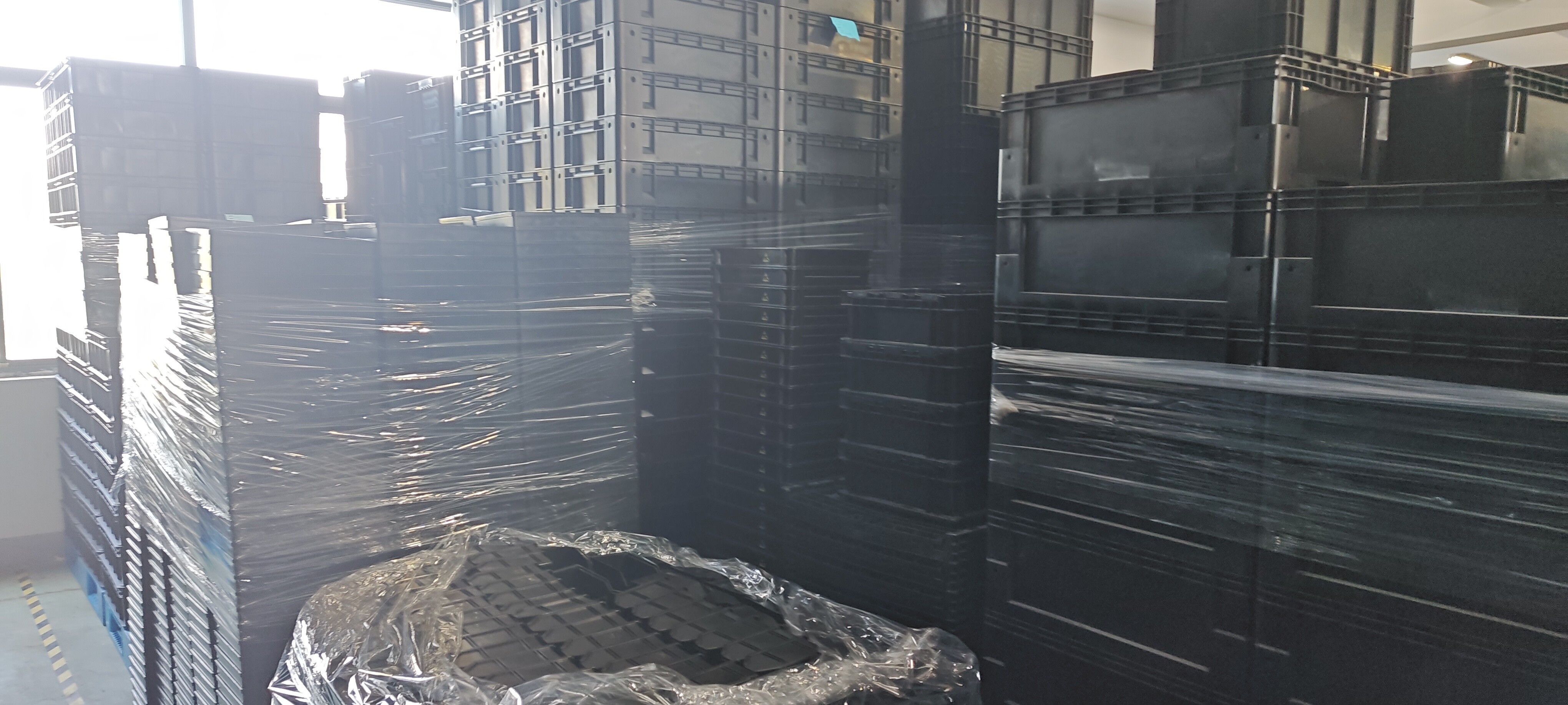 400x300mm Storage Container Stackable ESD Industrial Plastic Storage Bin Box Conductive Crate