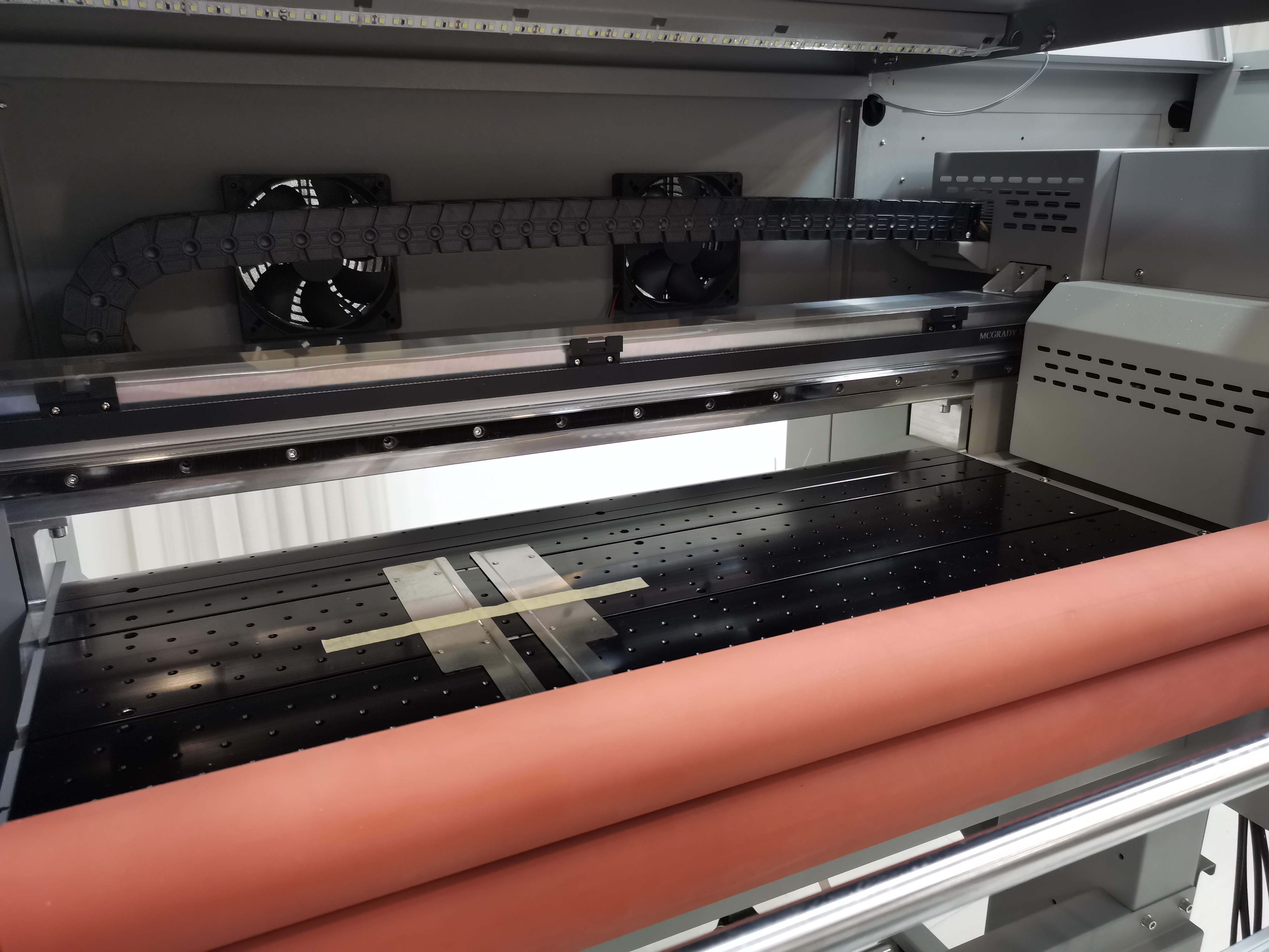 Multicolor AB Film Sticker Printer with 60cm UV DTF Printer and EPS 3 I3200 Printheads