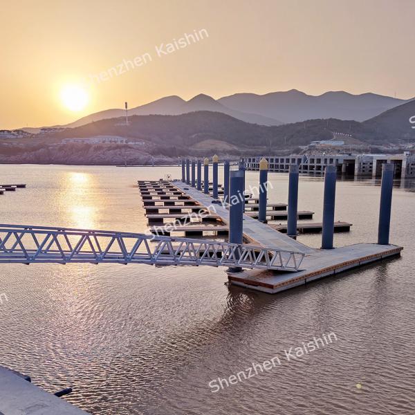 China UV Resistant Marine Aluminum Gangways WPC Decking Floating Dock Ramp factory