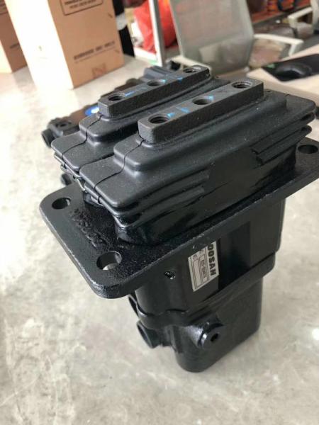 DOOSAN Pedal Valve of PC200 Part model 420 Pedal Pilot Valve Foot Valve