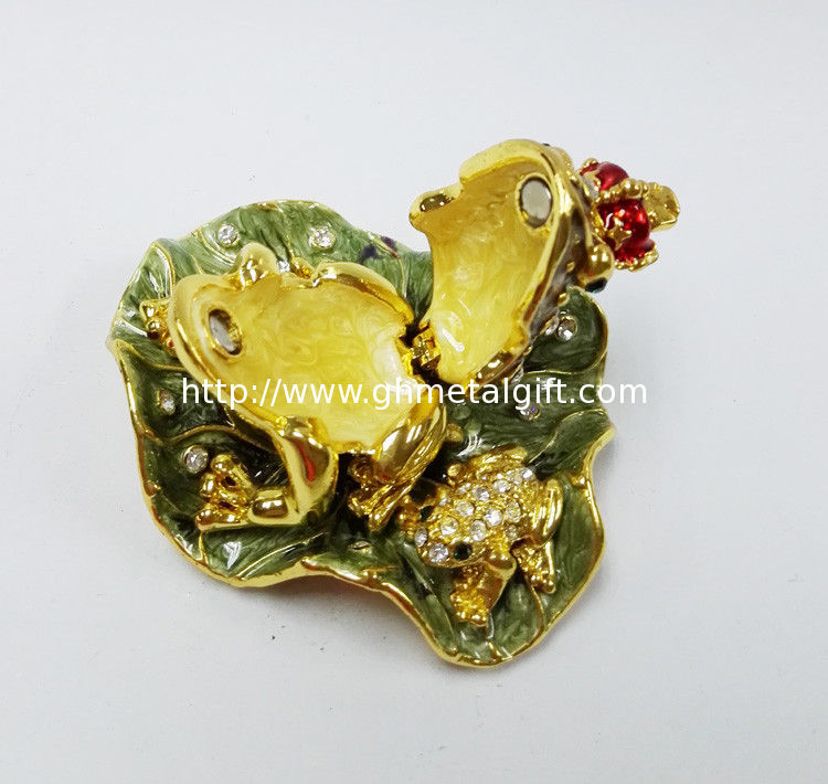 Leaves the frog shape trinket box with rhinestone for lovely jewelry box