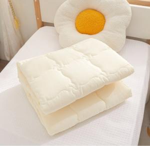 China Summer Comfort Washable Quilt Gentle Cotton Fill for Baby-Soft Feel in Baby Care Room factory