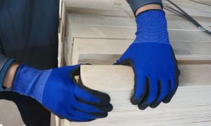 China 18 Gauge Nylon Liner Black Foam Nitrile Gloves For Wood Handing factory