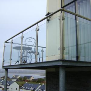 China Security Building Tempered Glass Customized Glass Pool Fencing factory