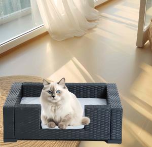 China Indoor Pet Couch Pad Rattan Wicker Pet Bed Four Feet Breathable Dog Seat Sofa Small Animals Bed Cats Mats factory
