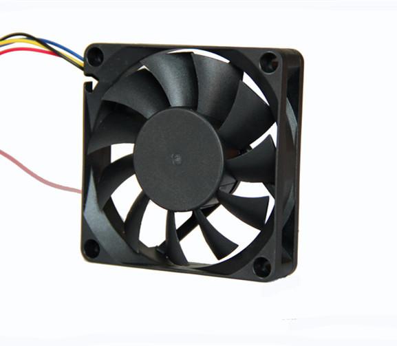 Smart Fan Control For Car Cooling Sytem 12V 4500 RPM Cooling Fan 7015 Platics