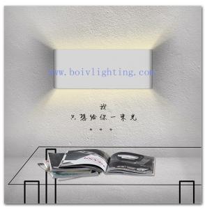 China Creative Bedroom Wall Lamp LED Light Black Or White Color 100*100*80MM factory