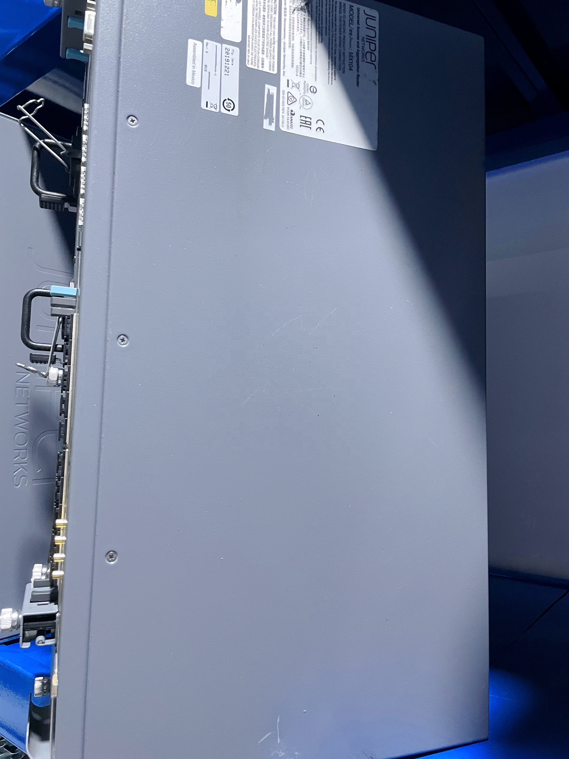 4 LAN Ports MX104 Networks Universal Access and Aggregation Router with WPA Encryption