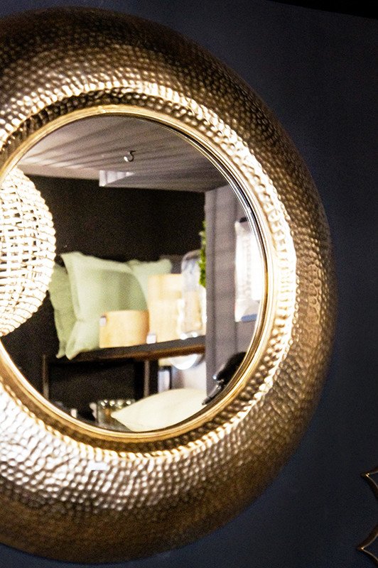 Custom Gold Hammered Scalloped Round Mirror For Hotel Villa Rooms