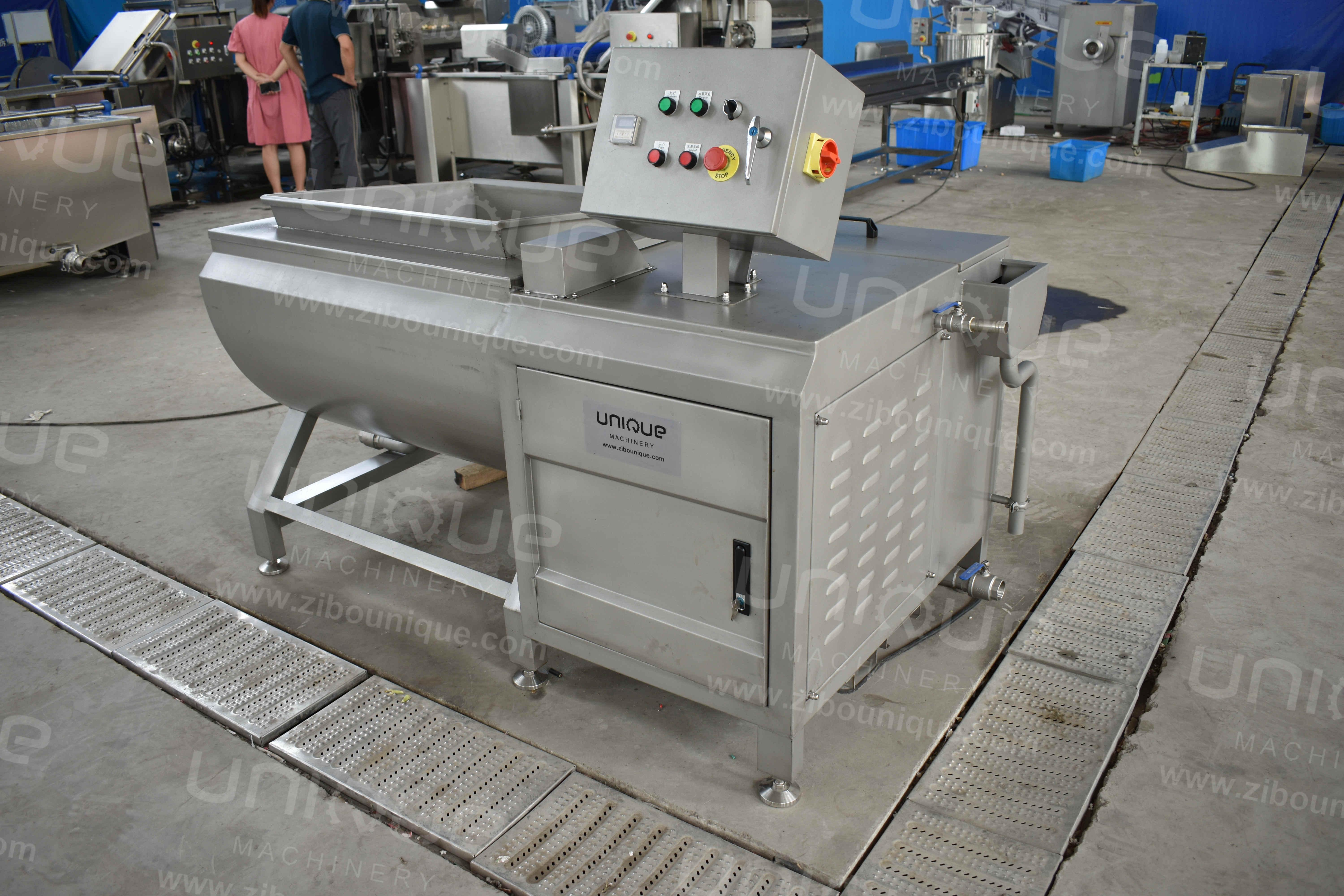 Commercial Kitchen 500 kg/h Sand Blasting Surface Fruit and Vegetable Washing Machine