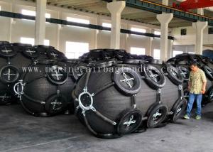China 80 KPa Floating Pneumatic Rubber Fenders Ship Protection Bumper factory