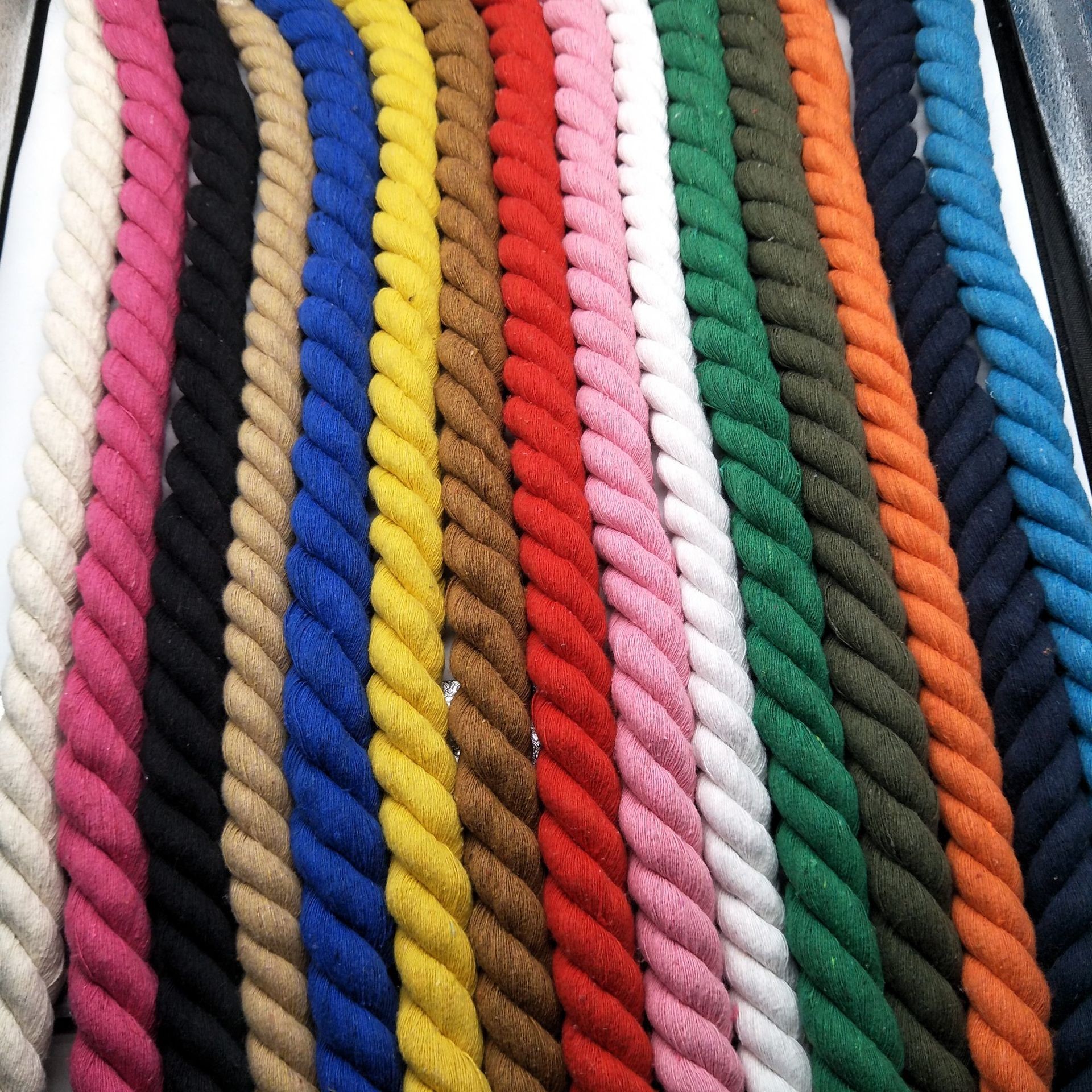 Rose 20mm Twisted Cotton Rope ISO14001 3 Strand Macrame Cord