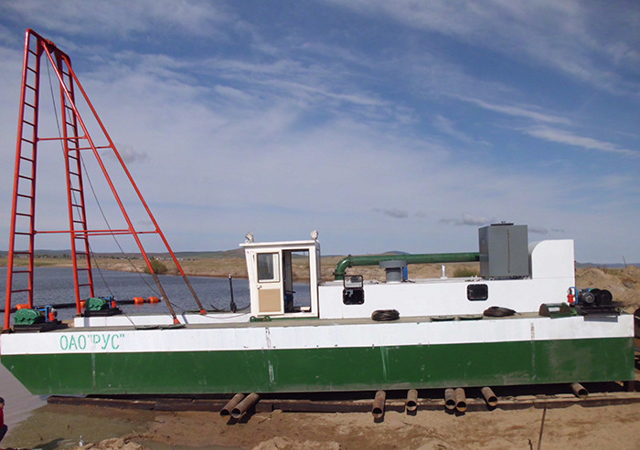 China 10-inch Suction Dredger with 10m Dredging Depth factory