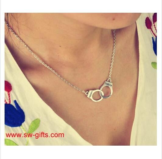 New Fashion Jewelry Handcuffs Choker Pendant Necklace Girl lover Valentine's Day