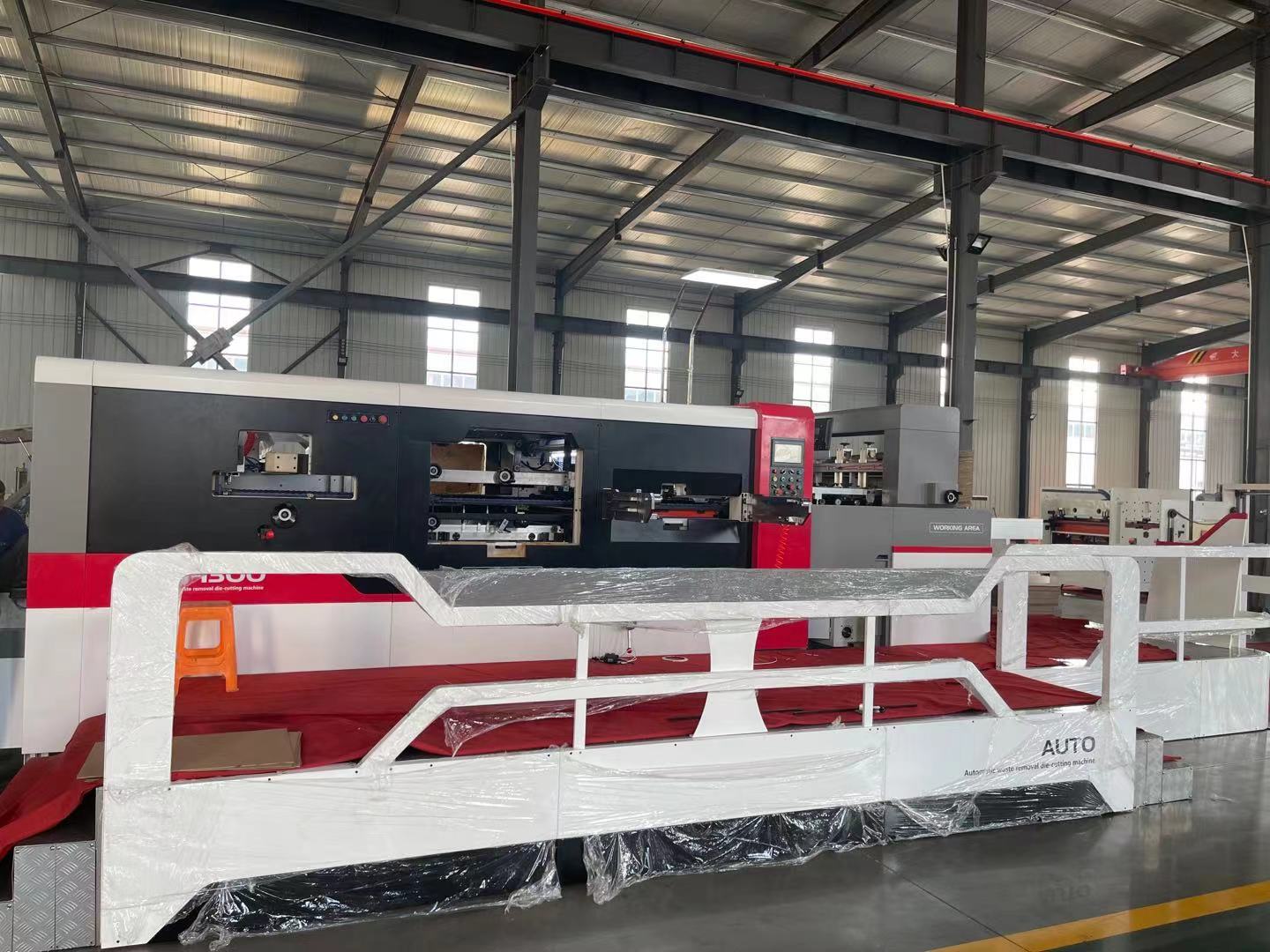 Advanced Automatic Creasing and Die Cutting Machine with Stripping at Affordable