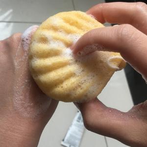 China Wet Dry Body Cleaning Konjac Body Sponge Exfoliating Charcoal Sponge factory