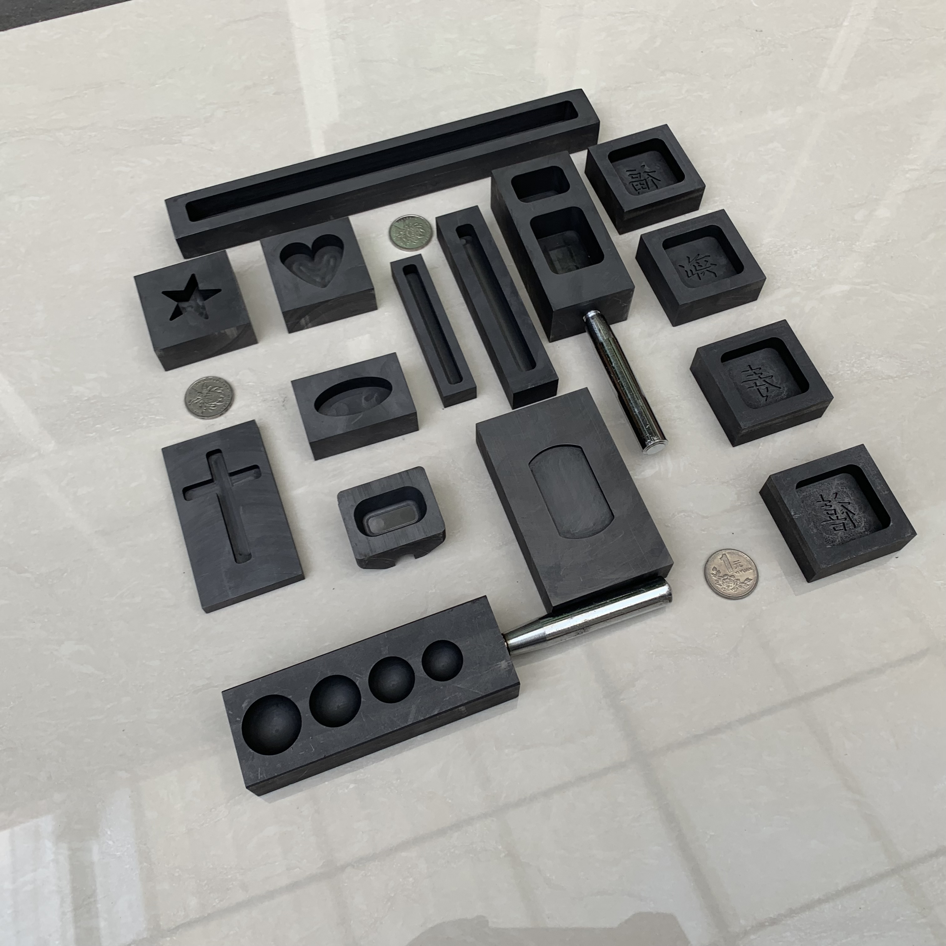 Coin Graphite Mould with High Temperature Resistance and Bulk Density 1.62-1.98g/cm3